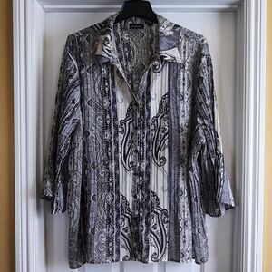 Avenue Black and White Bell Sleeved Tunic Style Blouse Plus Size 30/32
